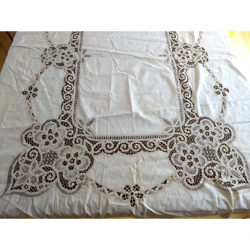 Vintage Madeira Lace Tablecloth 128
